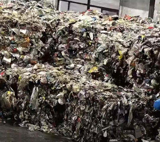 Mixed Dry and Wet Household Waste, Sorting Out Low-Value Recyclables
